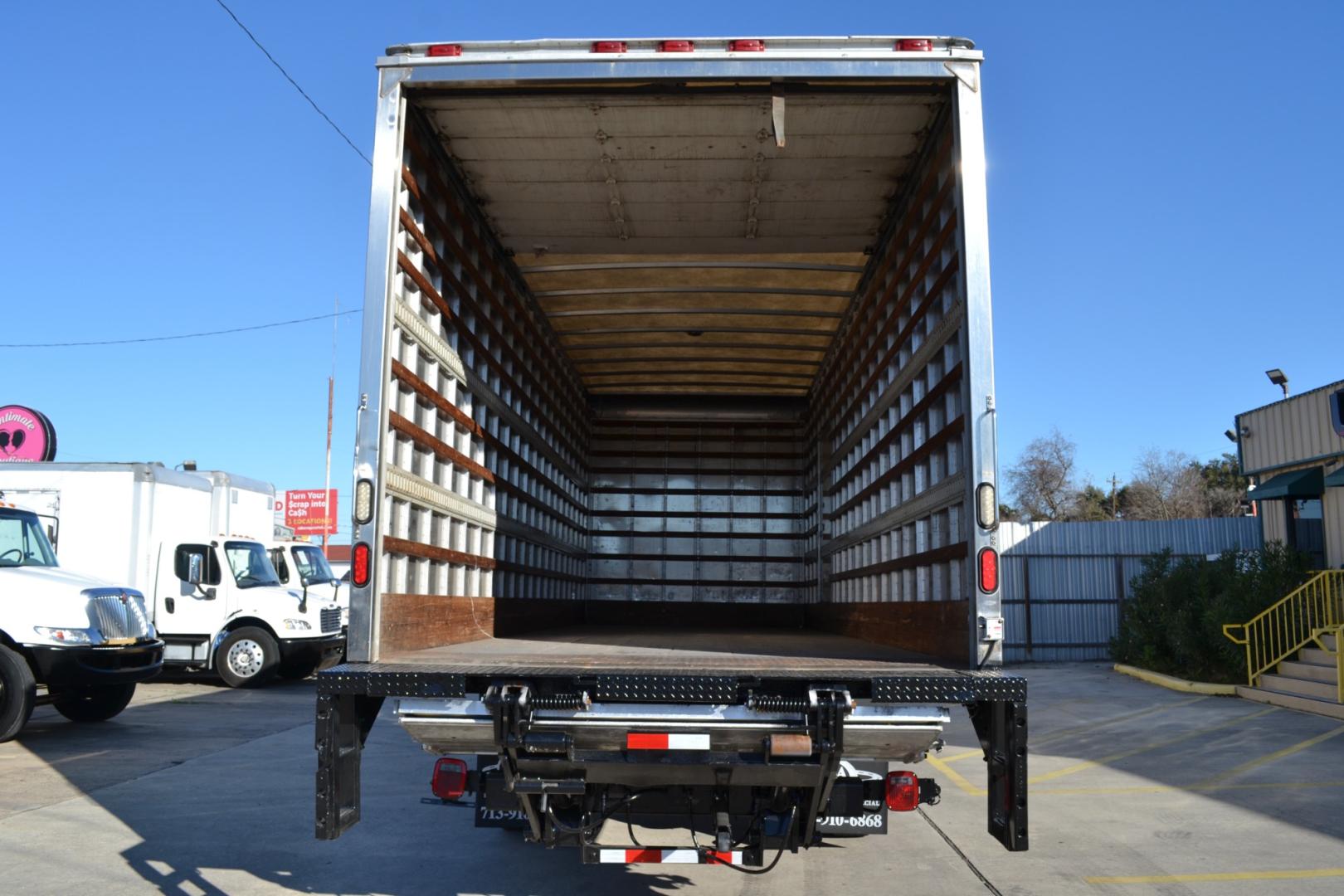 2015 WHITE /GRAY INTERNATIONAL 4300 with an CUMMINS ISB 6.7L 220HP engine, ALLISON 2100HS AUTOMATIC transmission, located at 9172 North Fwy, Houston, TX, 77037, (713) 910-6868, 29.887470, -95.411903 - Photo#5